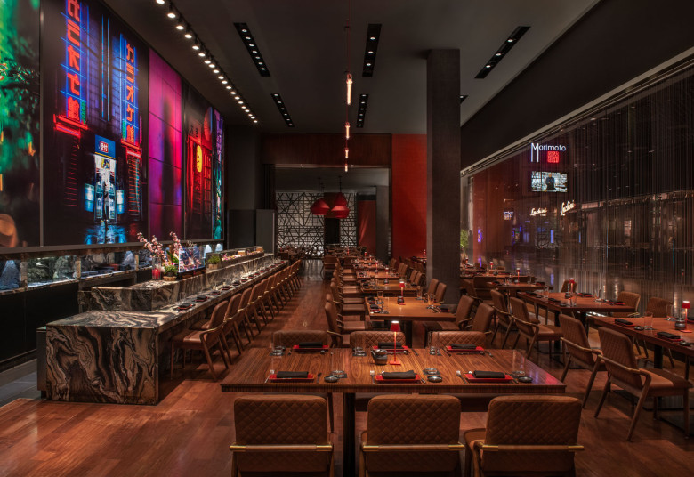 A Tokyo-Inspired Entrance Sets the Stage