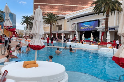 Where to Find a Date in Las Vegas