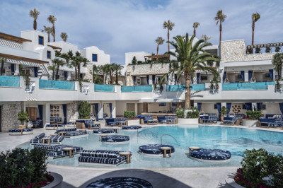 Palms Casino Resort Opens Pool with Free Cabanas for Locals